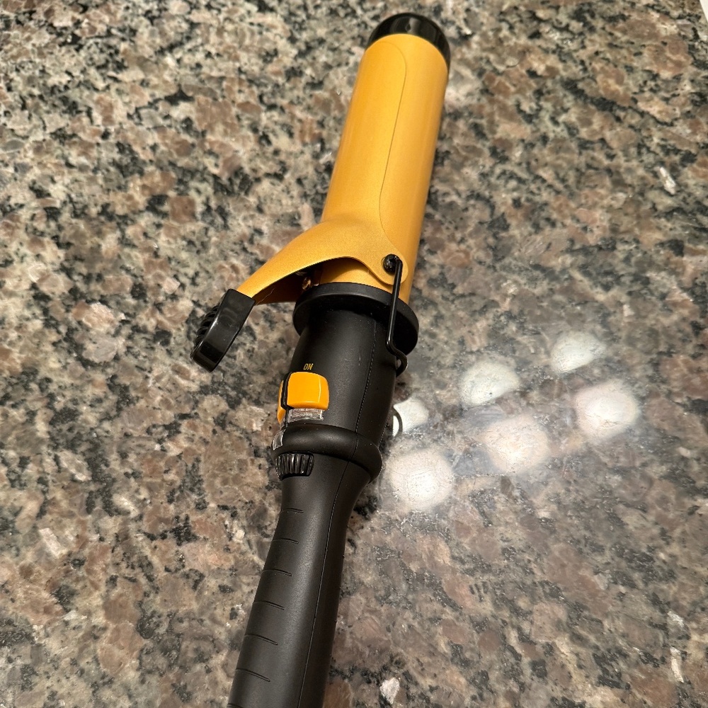 Jilbere By Conair Professional Ceramic Porcelain Curling Iron 1.5"